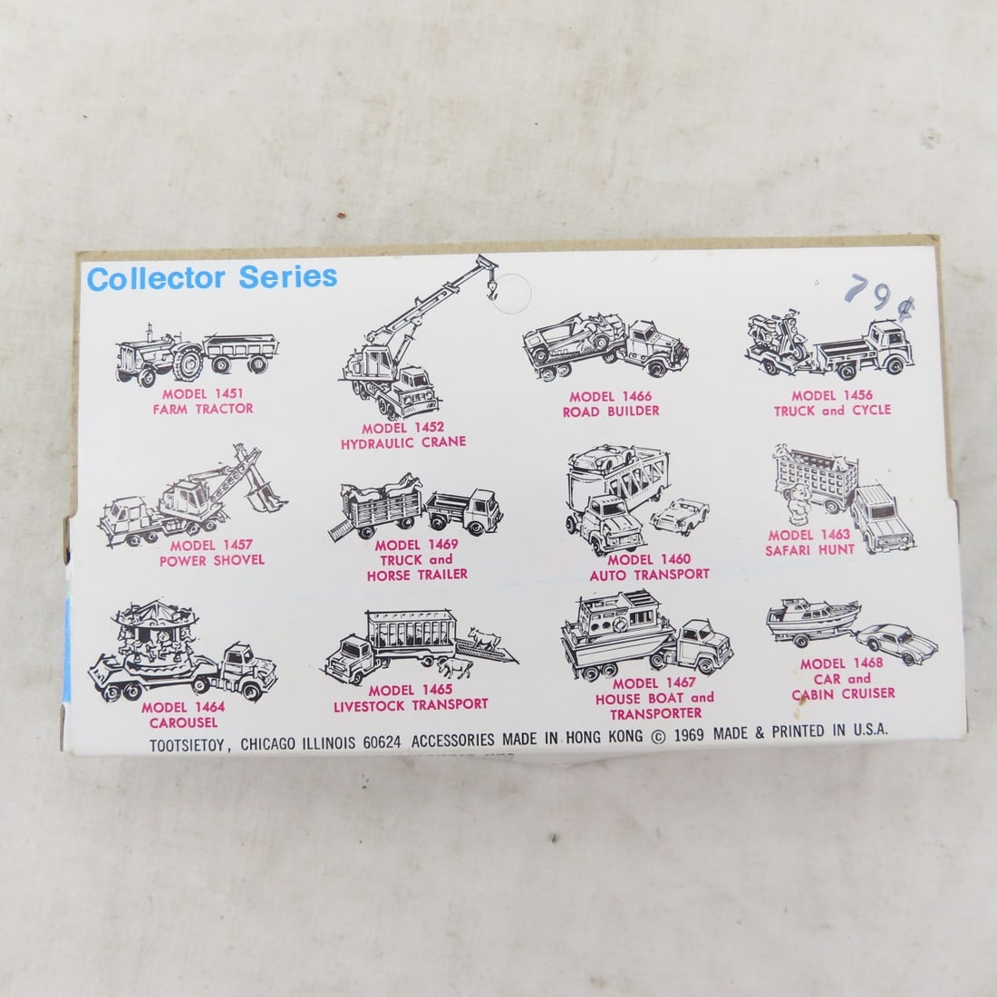 Tootsietoy Car & Cabin Cruiser w/Trailer on card - 4