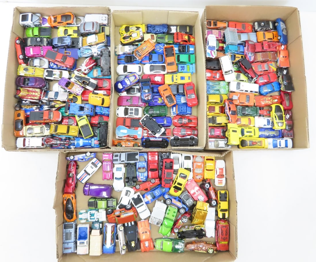 Collection of Loose Hot Wheels & similar diecast: Collection of Loose Hot Wheels & similar diecast - Over 100 cars, mixed vintage. LOT SIZE: 14x14x14" 18 LBS All information and photos, which are part of the description) are intended to be as