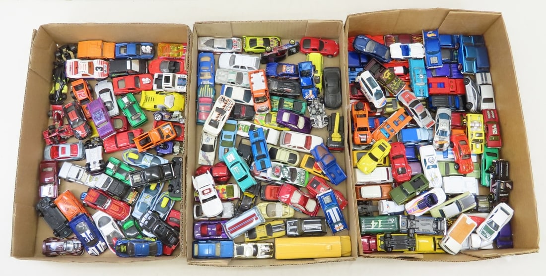 Collection of Loose Hot Wheels & similar diecast: Collection of Loose Hot Wheels & similar diecast - Over 100 cars, mixed vintage. LOT SIZE: 14x14x14" 18 LBS All information and photos, which are part of the description) are intended to be as