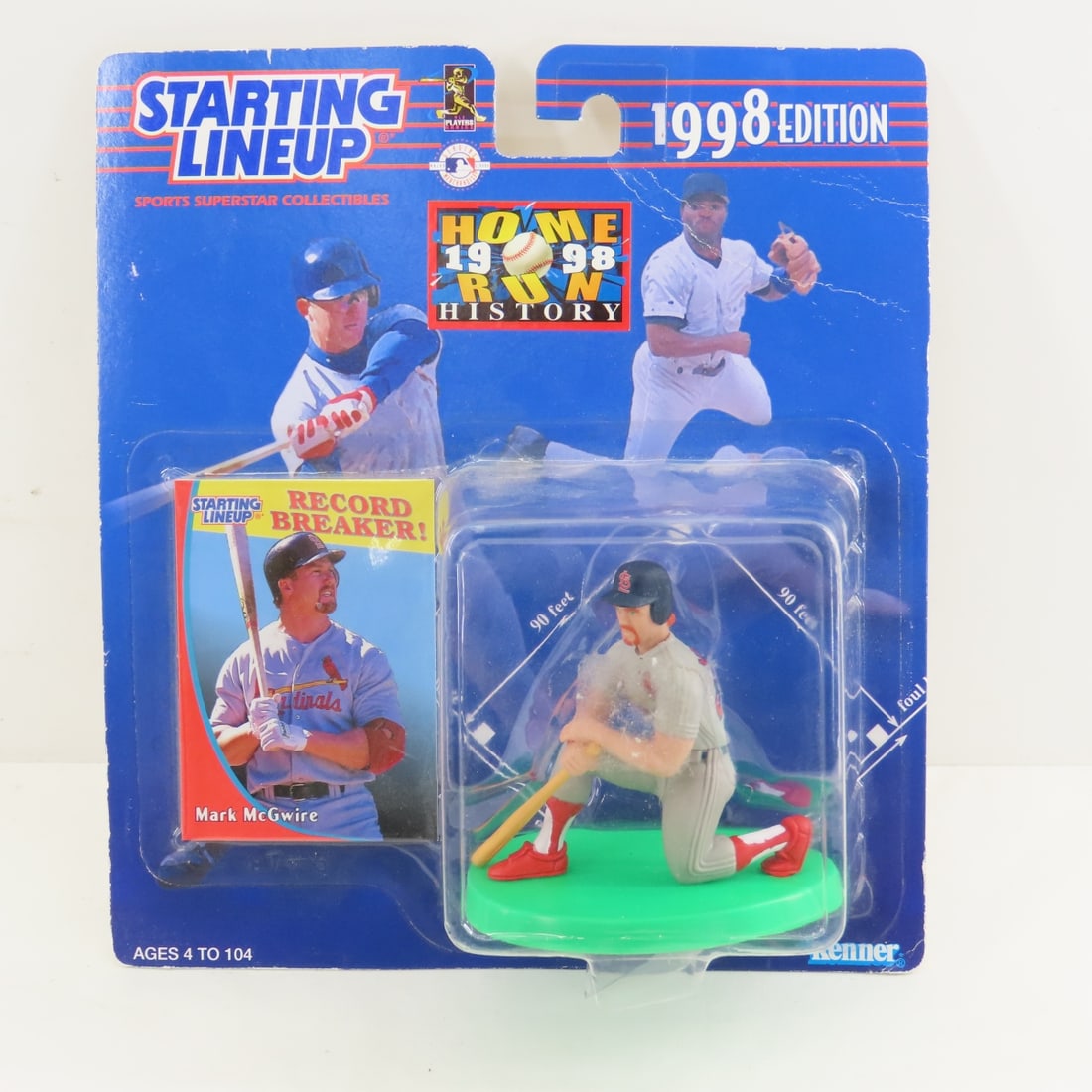 3 Bobbleheads, Startling Lineup & Collectibles - 2
