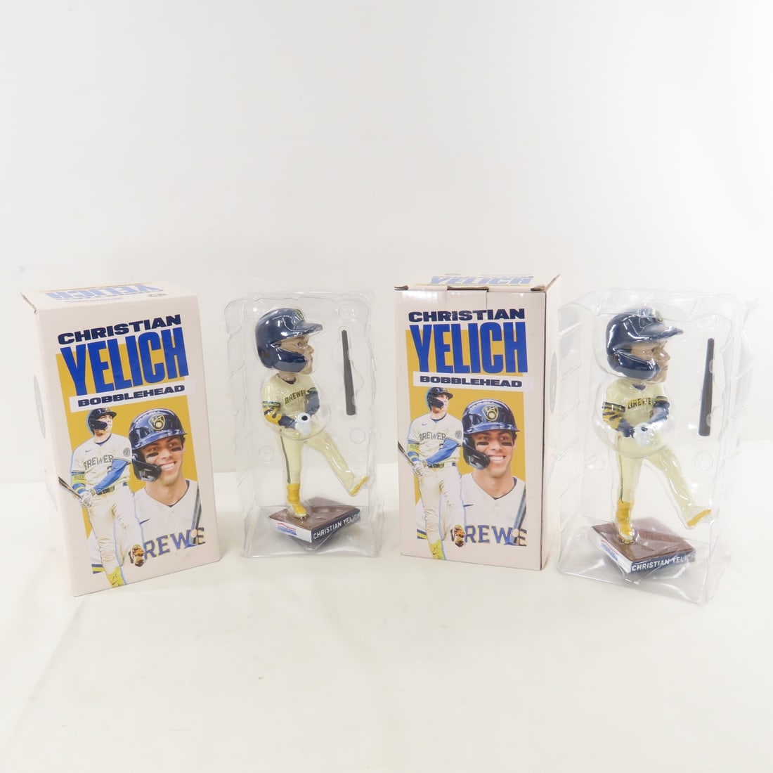Bobbleheads, Baseballs, Pins & Collectibles - 16