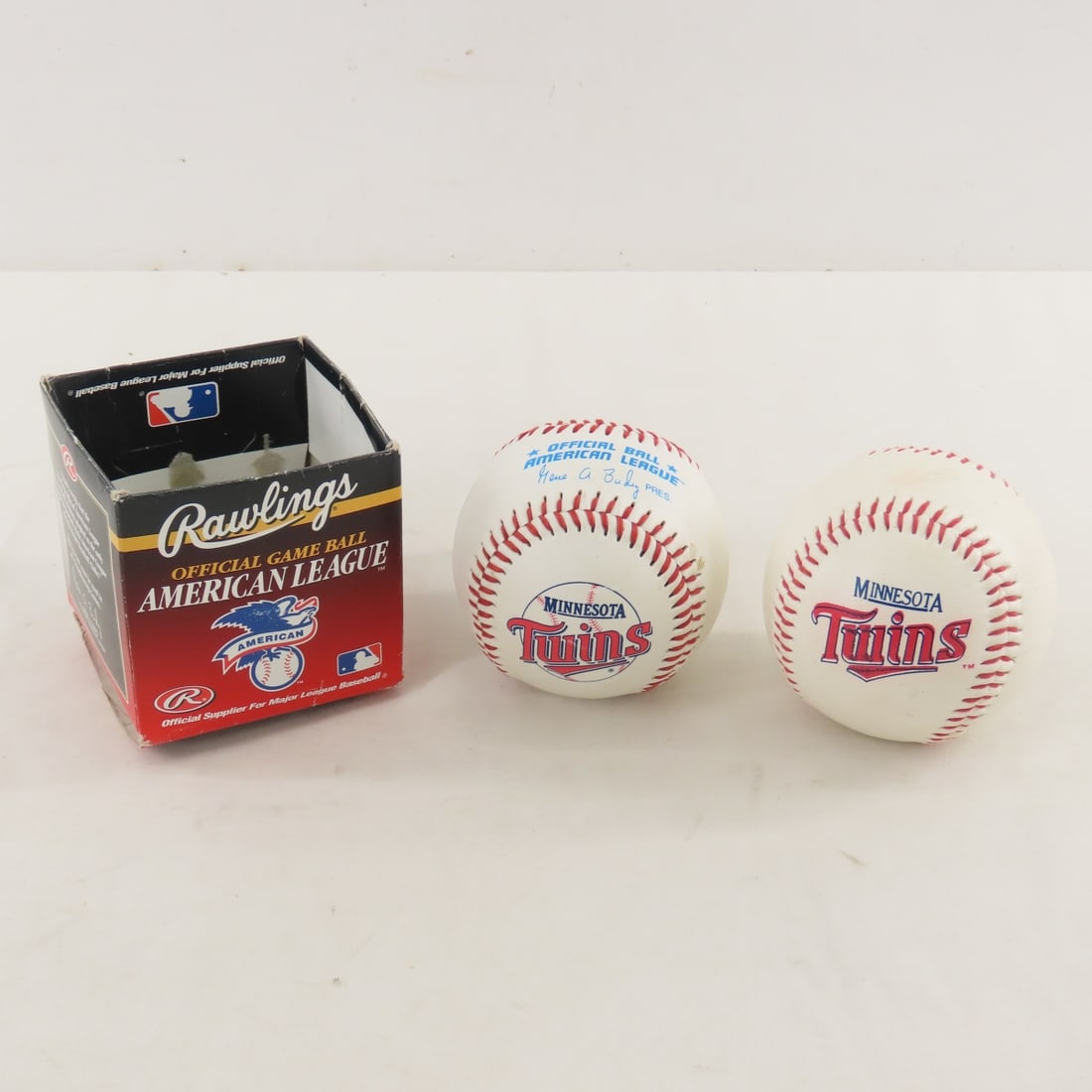 Oliva Signed Ball & Photo & Twins Collectibles - 10