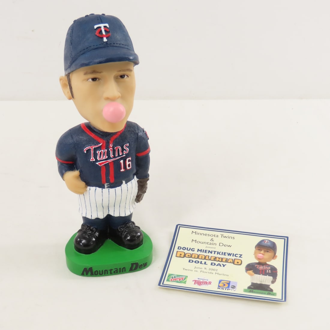 MN Twins Pepsi Statues, Bobbleheads & Bats - 5