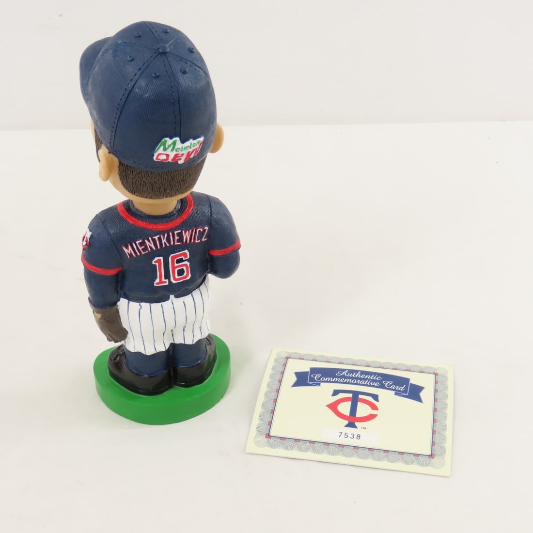 MN Twins Pepsi Statues, Bobbleheads & Bats - 6