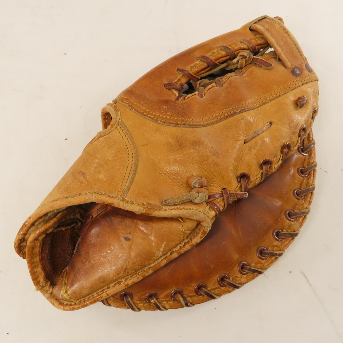 Skates, North Stars Scarf, Baseball Gloves & More - 10