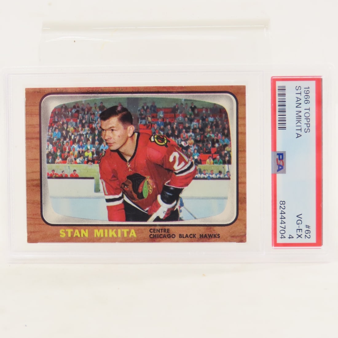 1966 Topps Stan Mikita #62 PSA 4 VG-E: 1966 Topps Stan Mikita #62 PSA 4 VG-E - Lot Size 5.5x3.5x.5" 1 LB All information and photos, which are part of the description, are intended to be as accurate as possible, but errors are possible.