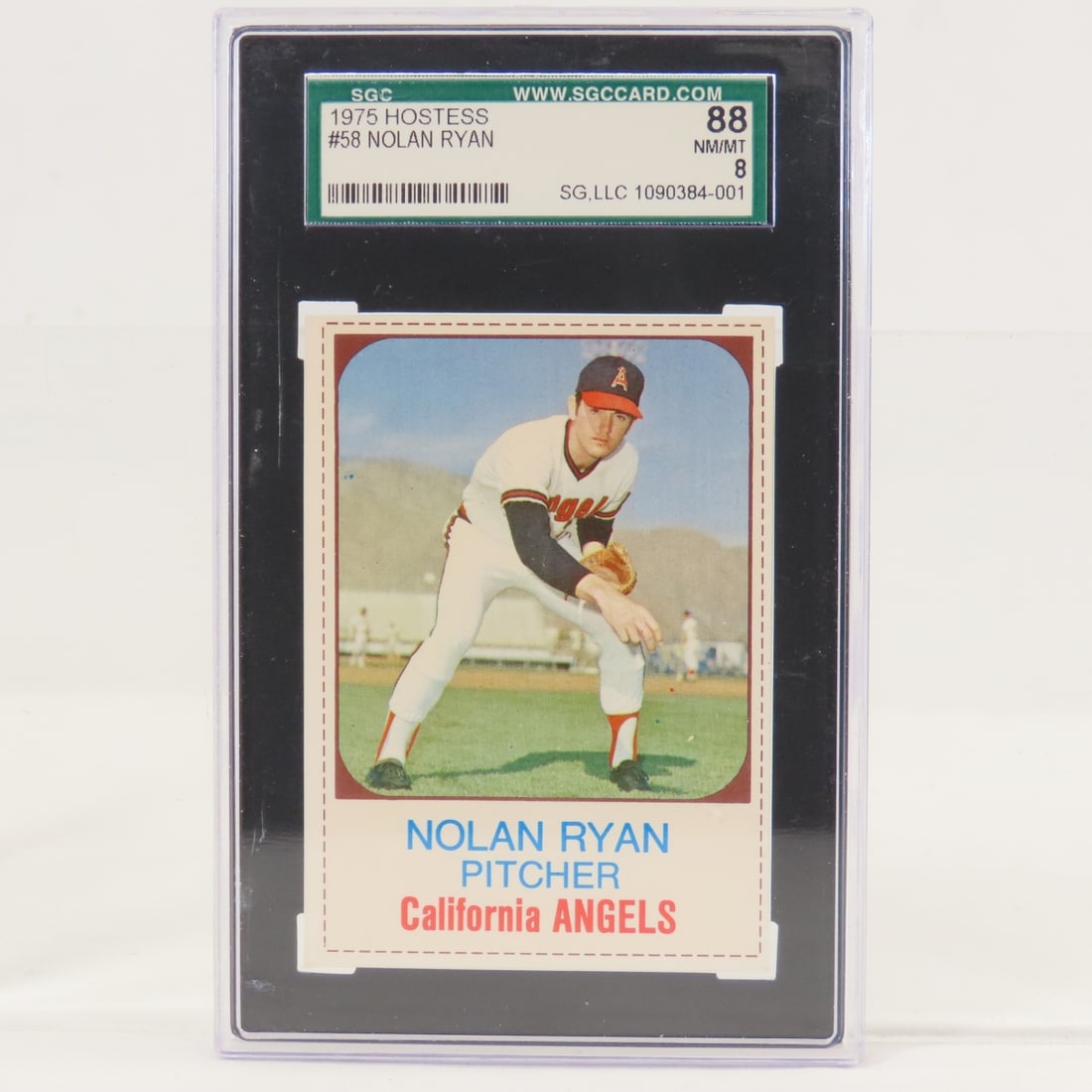 1975 Hostess Nolan Ryan #58 SGC 8 NM-MT: 1975 Hostess Nolan Ryan #58 SGC 8 NM-MT - Lot Size 5.5x3.5x1" 1 LB All information and photos, which are part of the description, are intended to be as accurate as possible, but errors are possible.