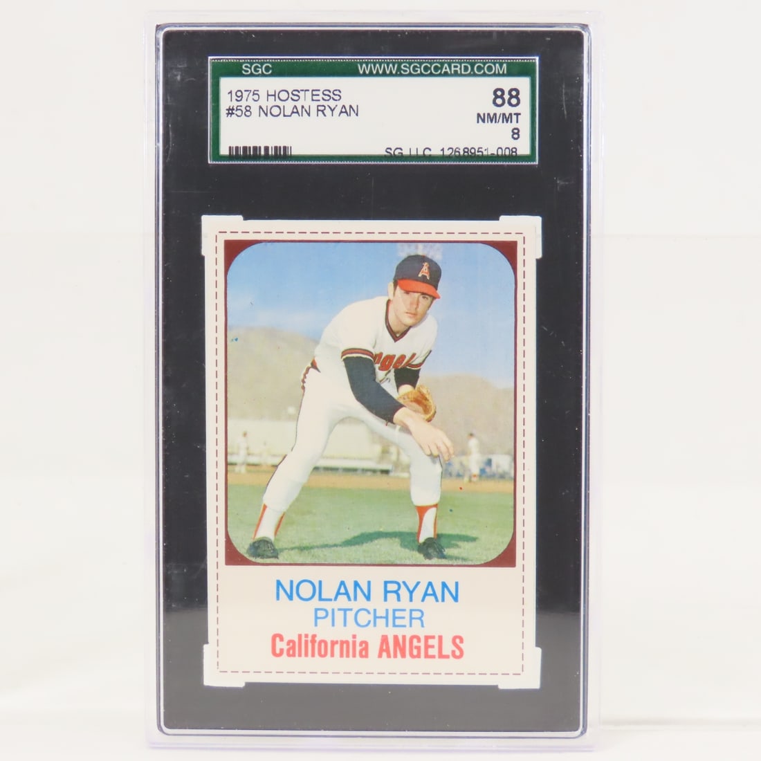 1975 Hostess Nolan Ryan #58 SGC 8 NM-MT: 1975 Hostess Nolan Ryan #58 SGC 8 NM-MT - Lot Size 5.5x3.5x1" 1 LB All information and photos, which are part of the description, are intended to be as accurate as possible, but errors are possible.