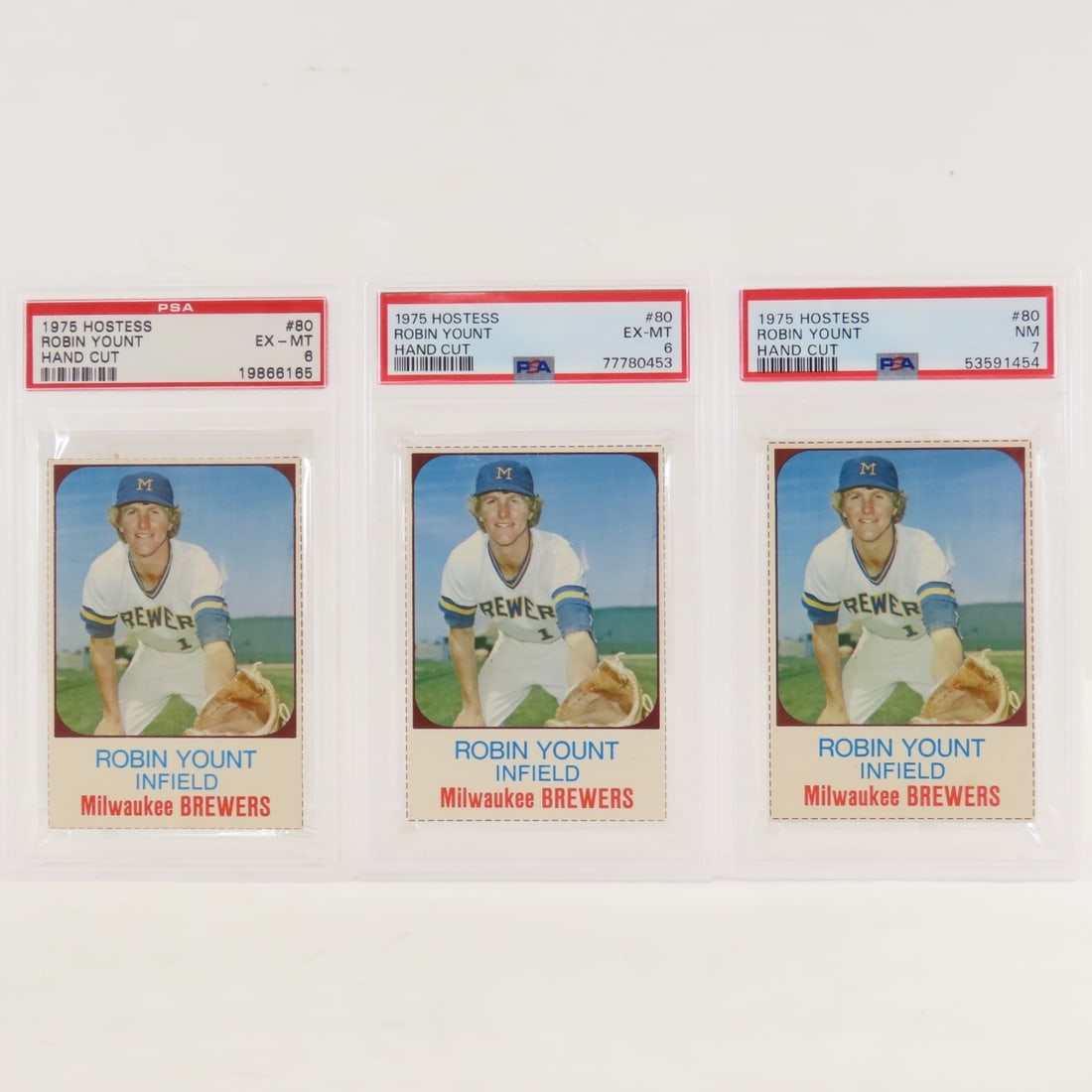 3 1975 Hostess Robin Yount #80 PSA 6 & 7: 3 1975 Hostess Robin Yount #80 PSA 6 & 7 - Lot Size 5.5x3.5x1" 1 LB All information and photos, which are part of the description, are intended to be as accurate as possible, but errors are possible. 