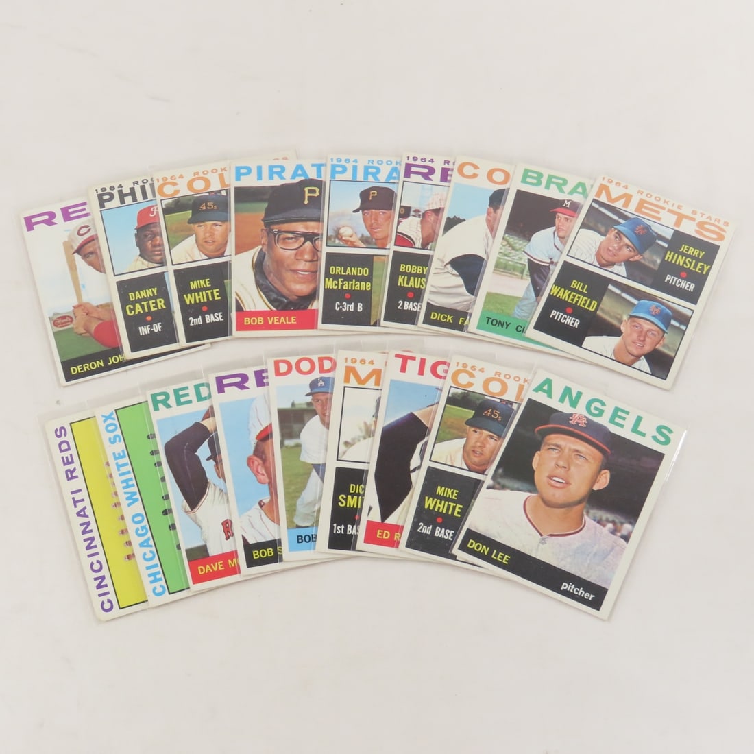 18 Sharp 1964 Topps Baseball Cards High Numbers: 18 Sharp 1964 Topps Baseball Cards High Numbers - LOT SIZE: 4x3x1" 1 LB All information and photos, which are part of the description, are intended to be as accurate as possible, but errors are