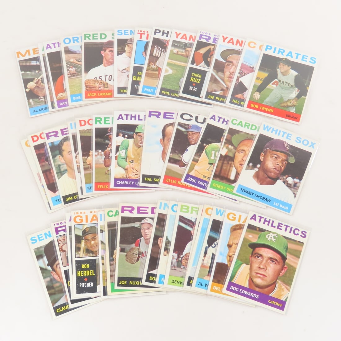 40 Sharo 1964 Topps Baseball Cards Crease Free: 40 Sharo 1964 Topps Baseball Cards Crease Free - LOT SIZE: 4x3x1" 1 LB All information and photos, which are part of the description, are intended to be as accurate as possible, but errors are