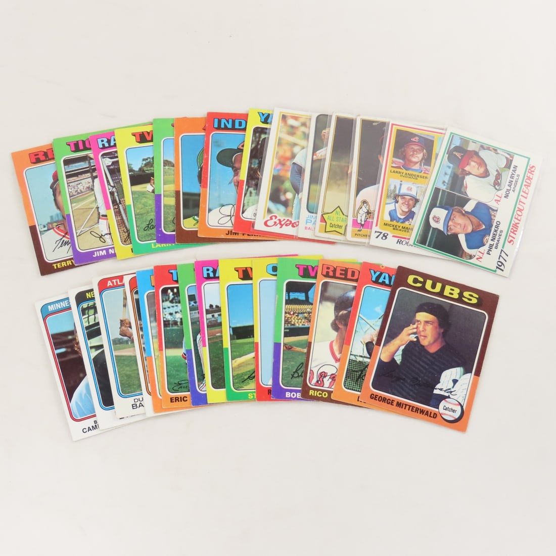 30 Sharp 1970's Topps Baseball Cards: 30 Sharp 1970's Topps Baseball Cards - LOT SIZE: 4x3x1" 1 LB All information and photos, which are part of the description, are intended to be as accurate as possible, but errors are possible. No