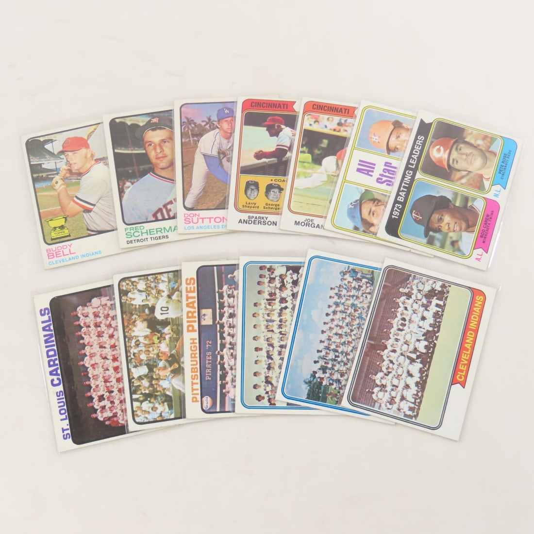 13 1973 & 1974 Topps Baseball Cards- super sharp: 13 1973 & 1974 Topps Baseball Cards- super sharp - LOT SIZE: 6x4x1" .5 LBS All information and photos, which are part of the description, are intended to be as accurate as possible, but errors are