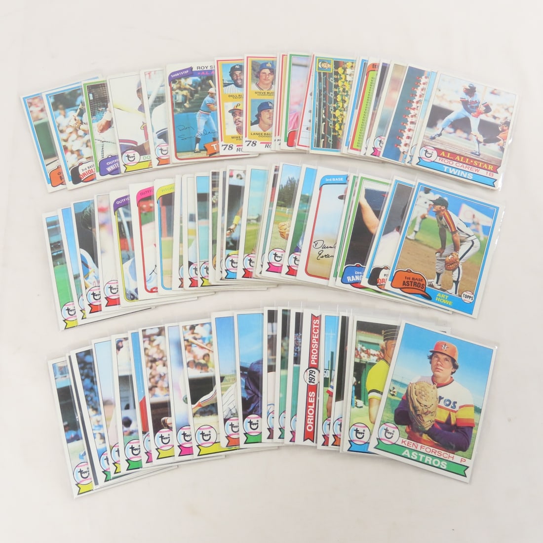 60+ Topps Baseball Cards- sharp stars- Carew: 60+ Topps Baseball Cards- sharp stars- Carew - Seaver, Blyleven, and many more. LOT SIZE: 5x4x2" 1 LB All information and photos, which are part of the description, are intended to be as accurate as