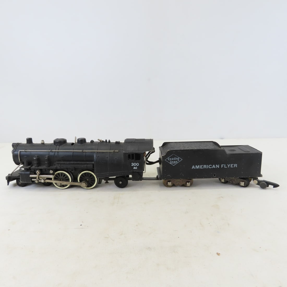 American Flyer S Gauge 300 AC Engine & Other Cars - 2