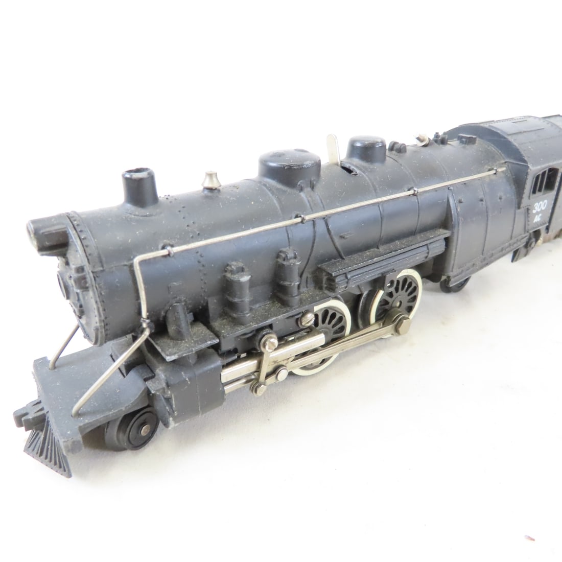 American Flyer S Gauge 300 AC Engine & Other Cars - 3