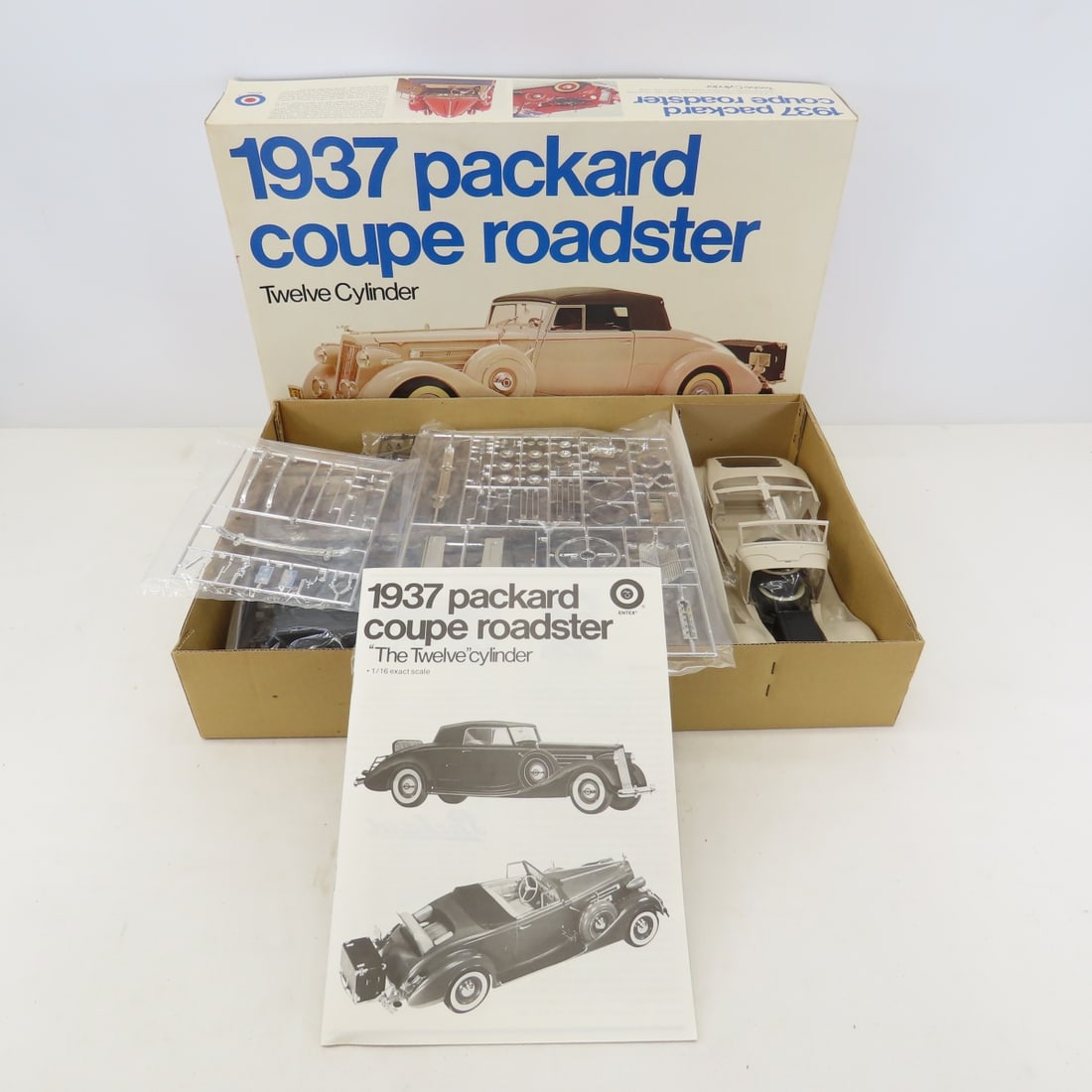Vintage 1:16 Packard Coupe Roadster Model Kit 1973: Vintage 1:16 Packard Coupe Roadster Model Kit 1973 - Entex, Fine Detail, Sealed Bags, Original Box. LOT SIZE: 21x14x4" 2 LBS All information and photos, which are part of the description, are intended