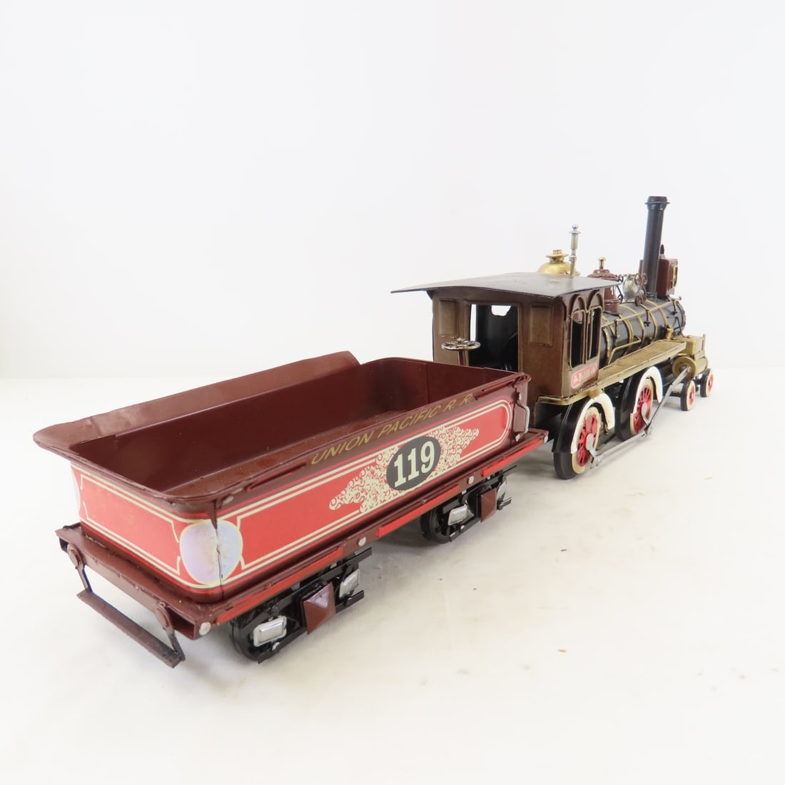 IHC Model UP No 119 Golden Spike Train Model - 6