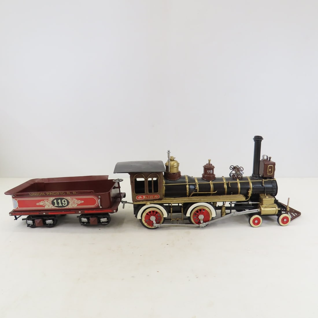 IHC Model UP No 119 Golden Spike Train Model - 7