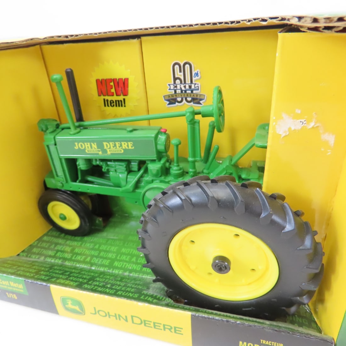 ERTL 1:16 John Deere Model 'B', 'BW' & H Tractors - 3