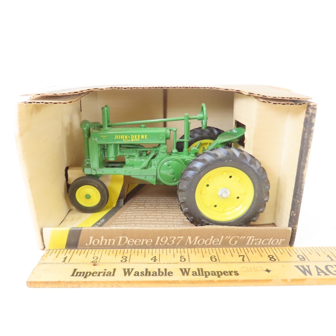 ERTL 1:16 John Deere Model A, 'G' & 'AR' Tractors - 2
