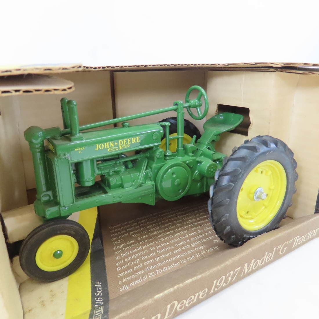 ERTL 1:16 John Deere Model A, 'G' & 'AR' Tractors - 4