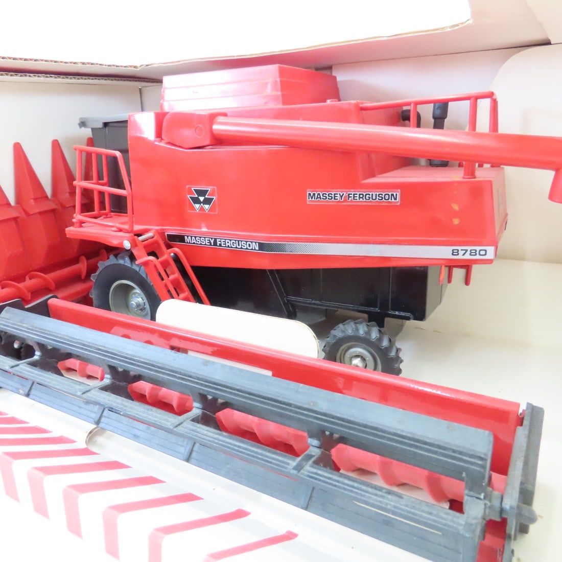 Scale Models 1:24 Massey Ferguson Rotary Combine - 3