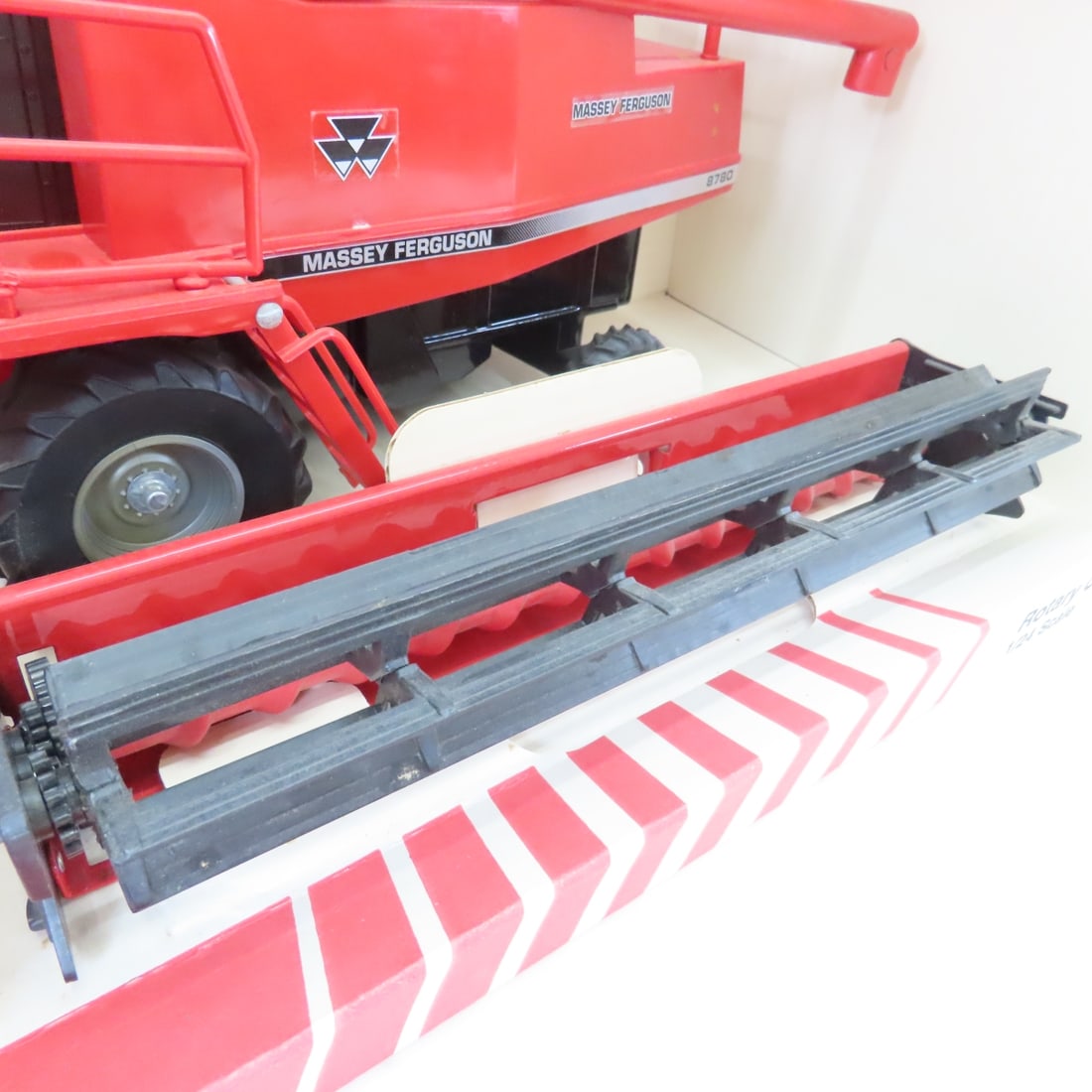 Scale Models 1:24 Massey Ferguson Rotary Combine - 6