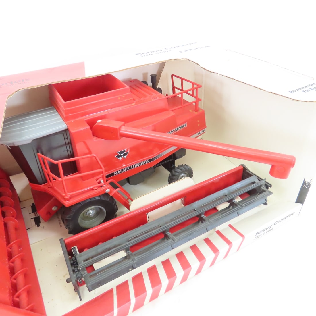 Scale Models 1:24 Massey Ferguson Rotary Combine - 7