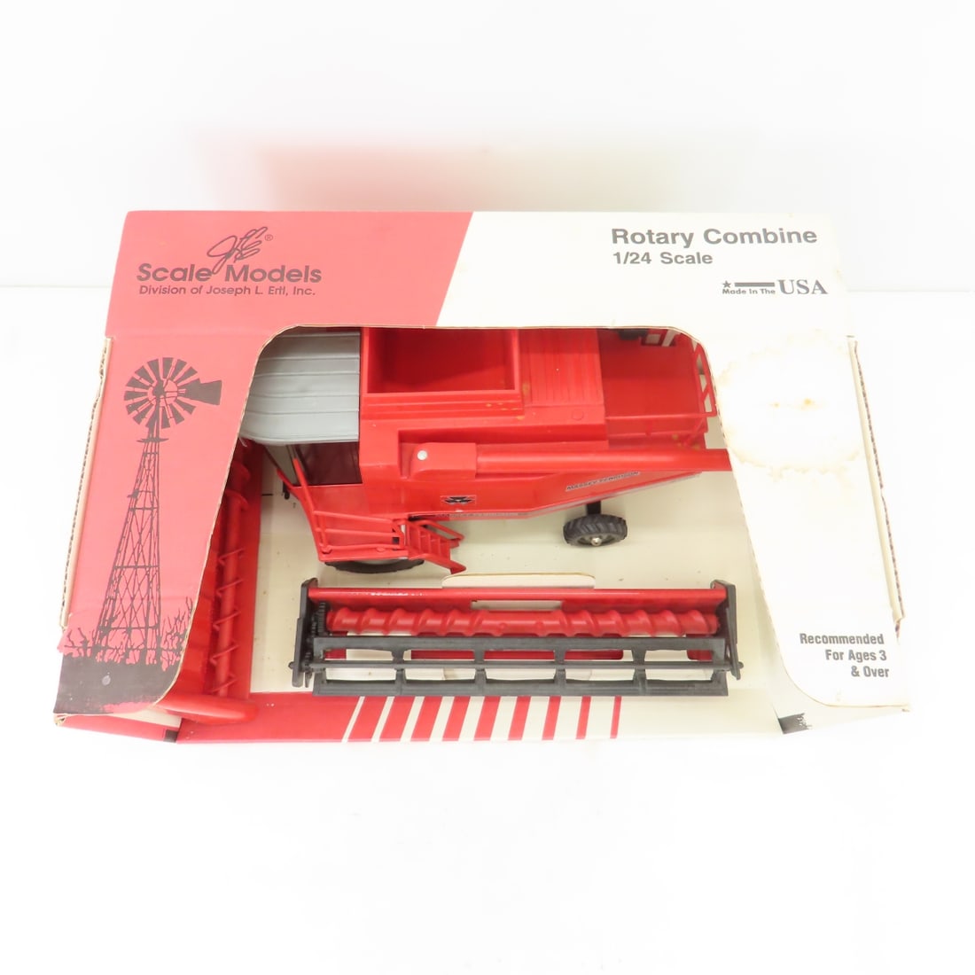 Scale Models 1:24 Massey Ferguson Rotary Combine - 8