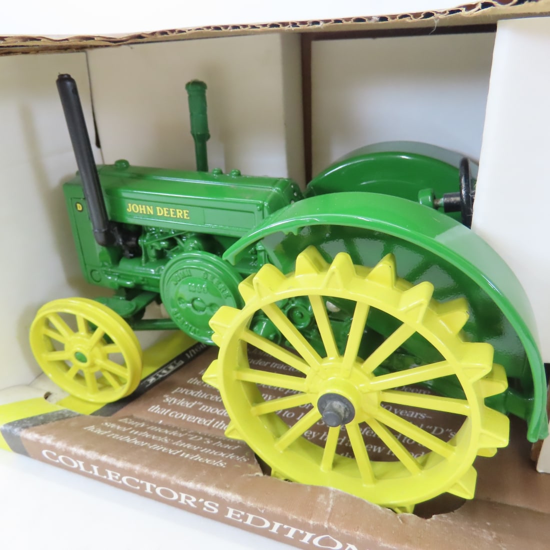 ERTL 1:16 John Deere Model 'D', 'R', 'GP' Tractors - 19