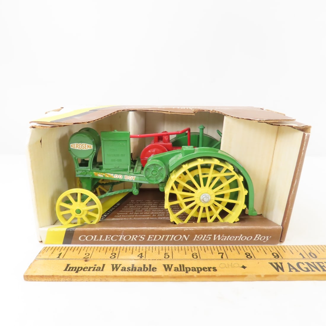 ERTL 1:16 John Deere Model 'D', 'R', 'GP' Tractors - 2