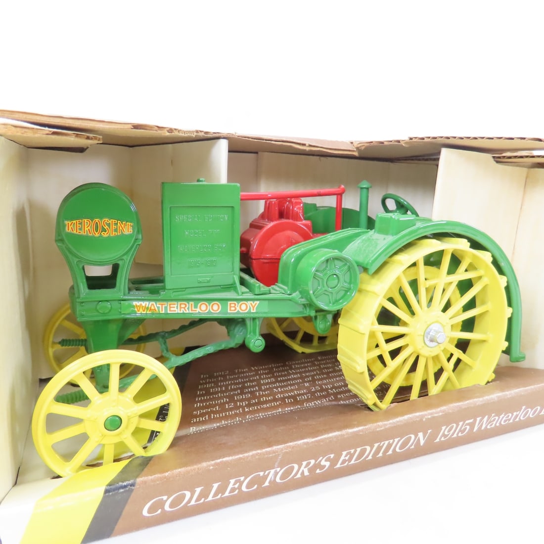 ERTL 1:16 John Deere Model 'D', 'R', 'GP' Tractors - 3