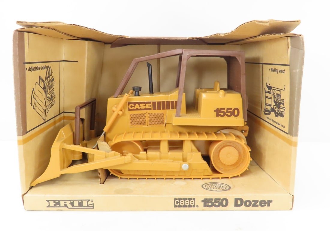 ERTL 1:16 Case 1550 Dozer with Movable Tracks: ERTL 1:16 Case 1550 Dozer with Movable Tracks - in box, LOT SIZE: 13x10x9" 5 LBS All information and photos, which are part of the description, are intended to be as accurate as possible, but err