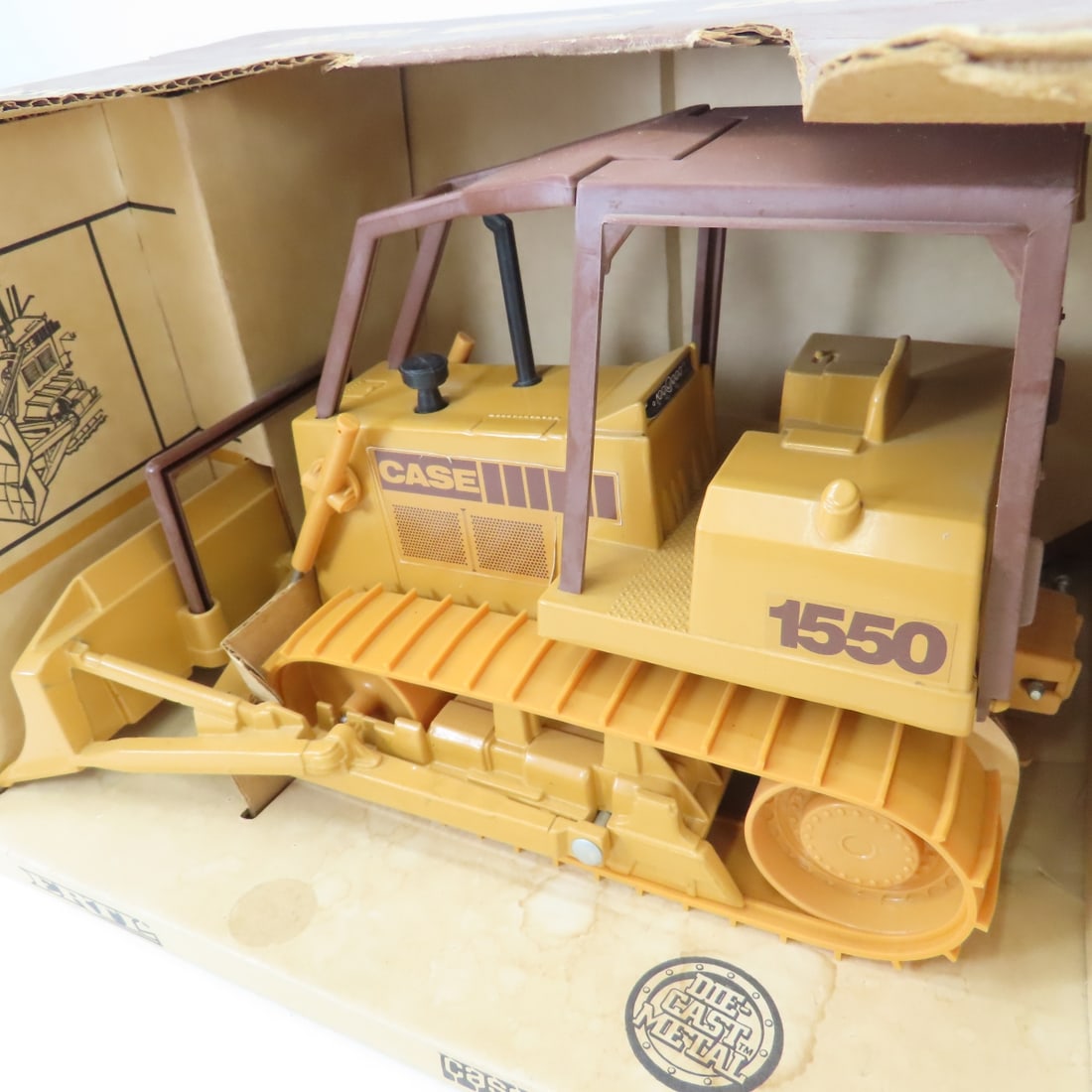 ERTL 1:16 Case 1550 Dozer with Movable Tracks - 3