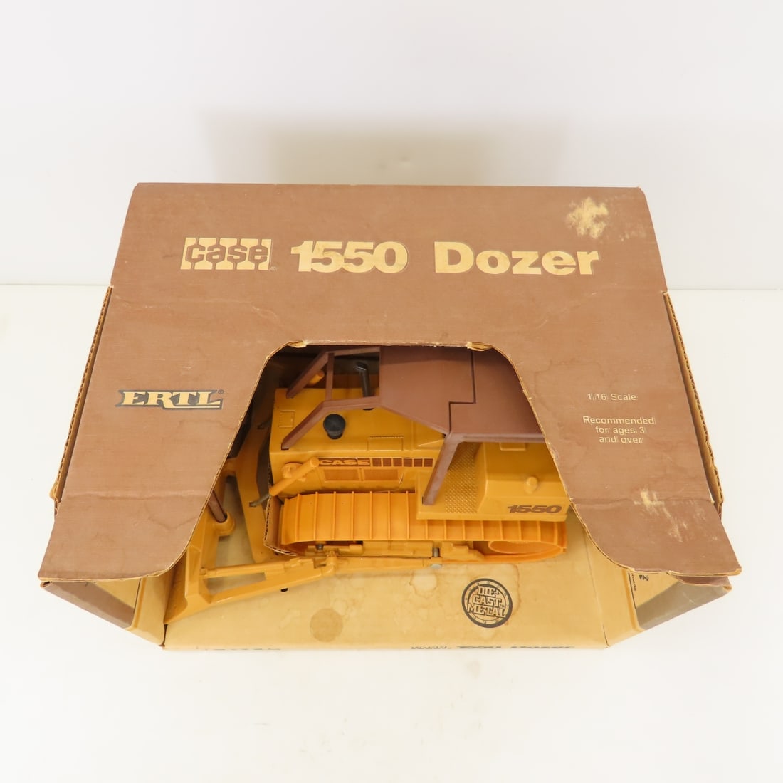 ERTL 1:16 Case 1550 Dozer with Movable Tracks - 8