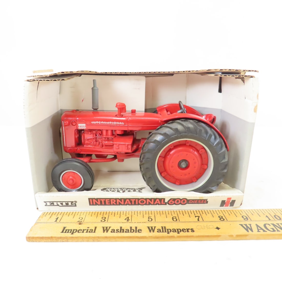 ERTL 1:16 & 1:32 Case IH 600, Vac & 9150 Tractors - 2