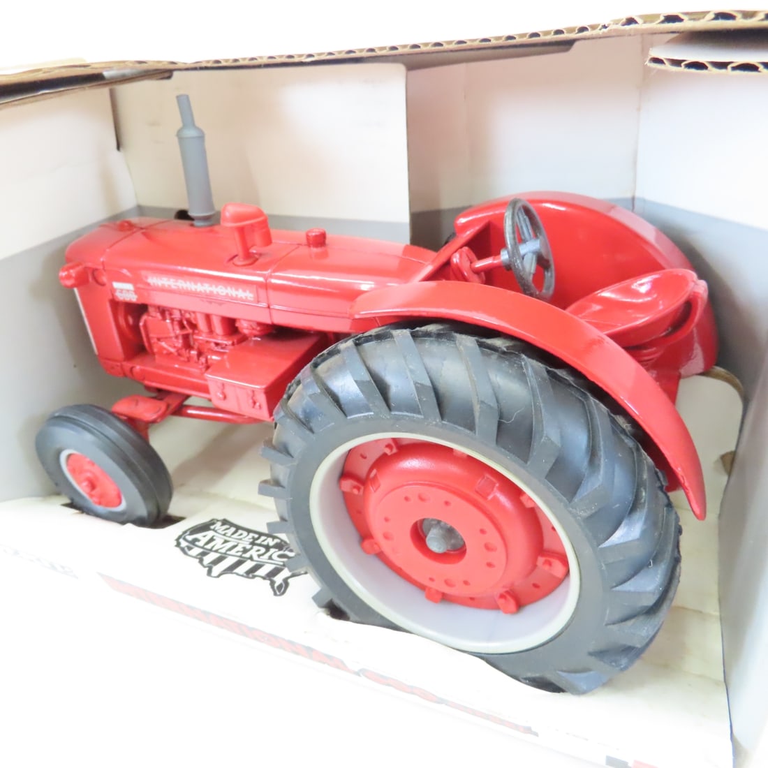 ERTL 1:16 & 1:32 Case IH 600, Vac & 9150 Tractors - 3