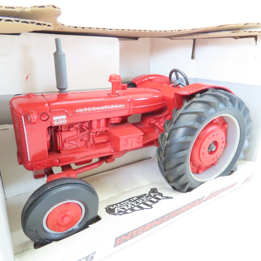 ERTL 1:16 & 1:32 Case IH 600, Vac & 9150 Tractors - 4