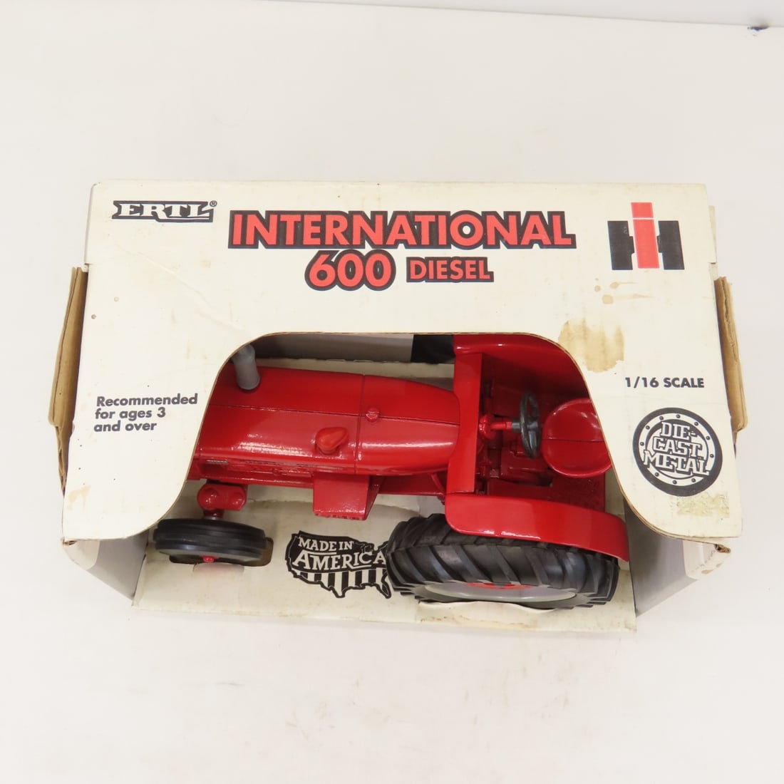ERTL 1:16 & 1:32 Case IH 600, Vac & 9150 Tractors - 6