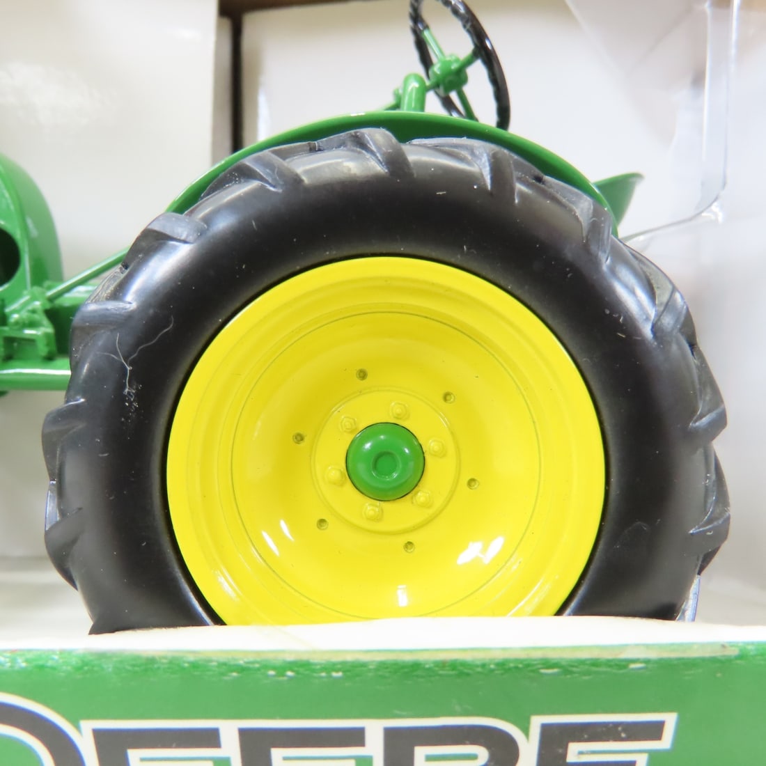 SpecCast 1:16 John Deere "L" & Lindeman Crawler - 12