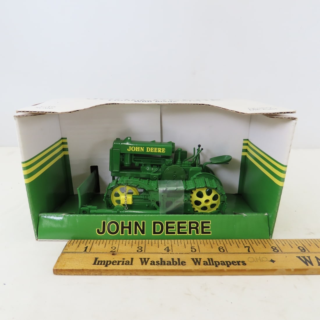 SpecCast 1:16 John Deere "L" & Lindeman Crawler - 2