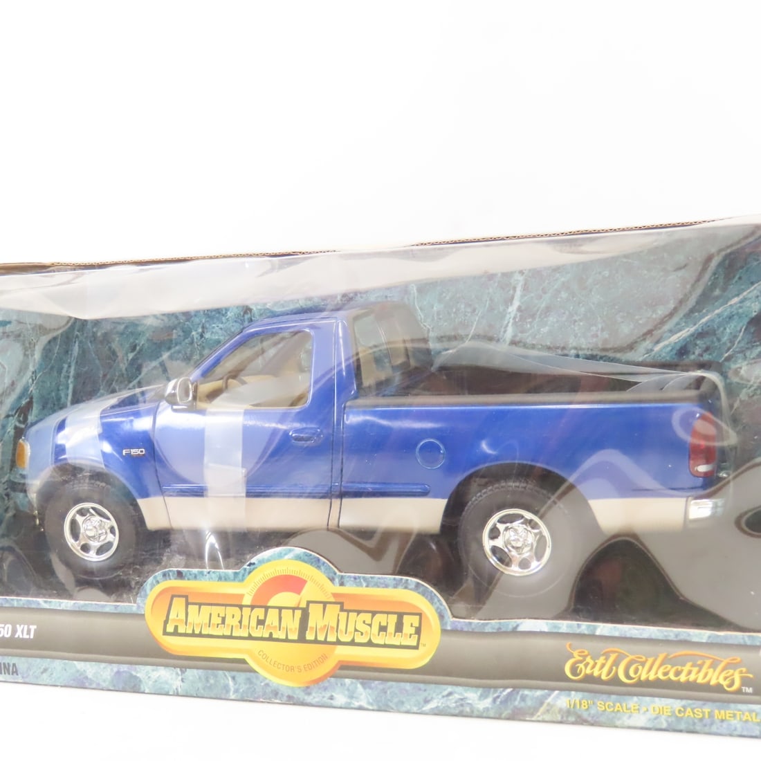 ERTL 1:18 Scale American Muscle Ford F150 XLT - 2