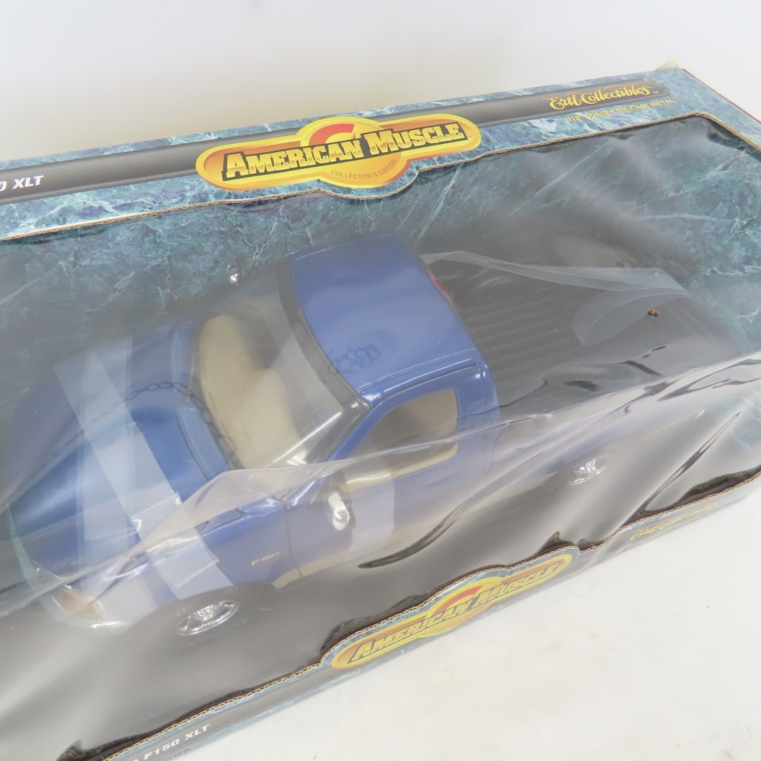 ERTL 1:18 Scale American Muscle Ford F150 XLT - 4