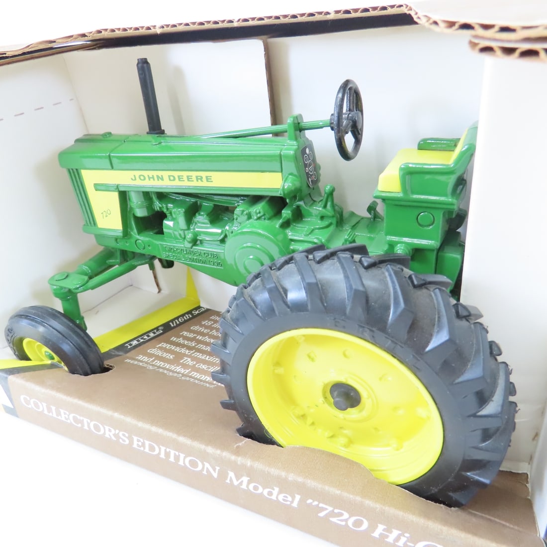 ERTL 1:16 John Deere 720, Utility & 620 Tractors - 3