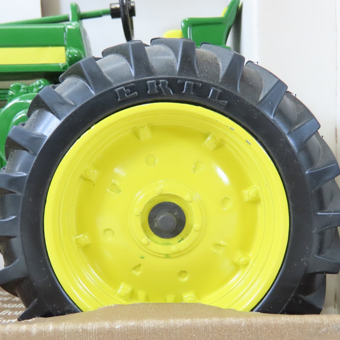 ERTL 1:16 John Deere 720, Utility & 620 Tractors - 6