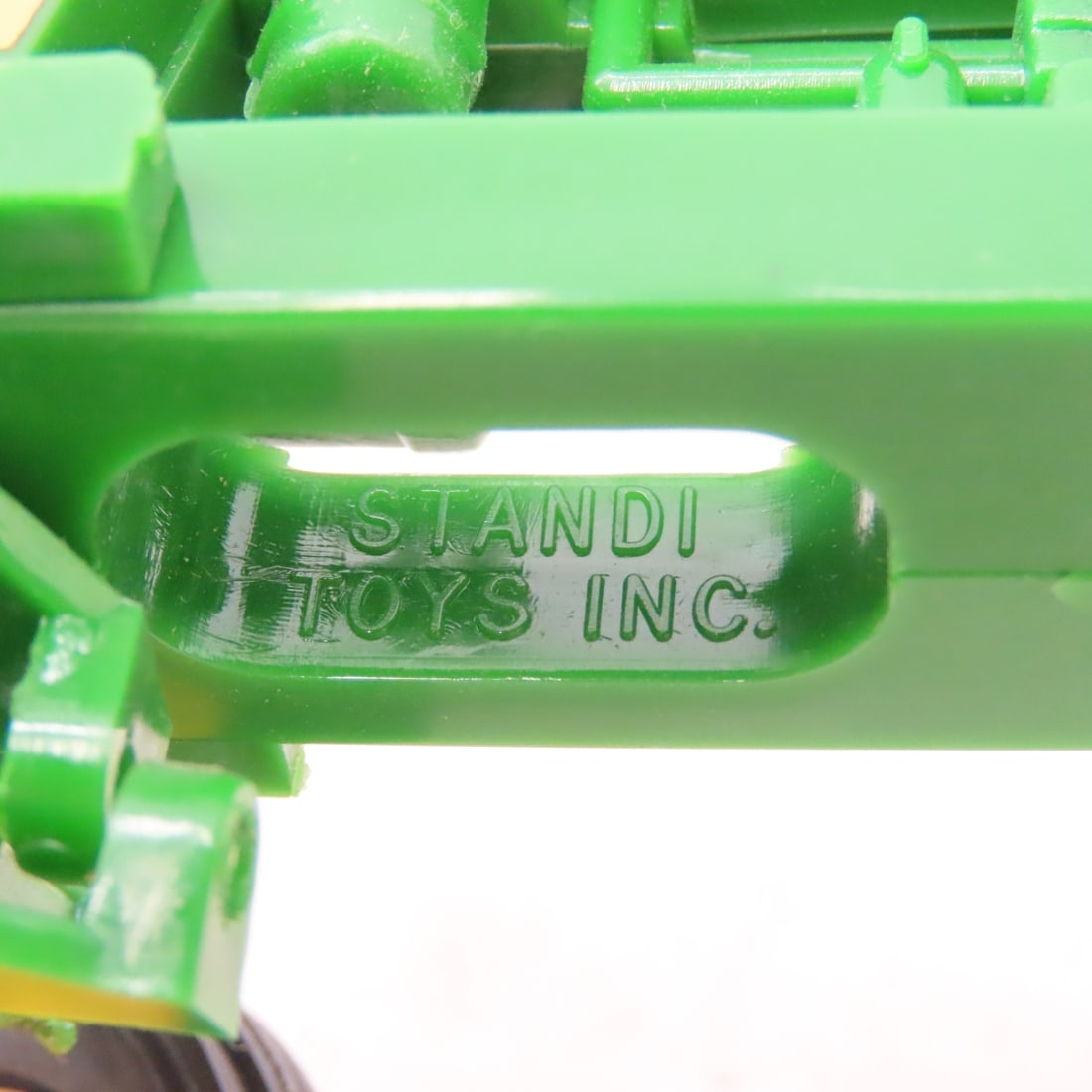 STANDI 1:16 John Deere 530 Plastic Tractor in Box - 12