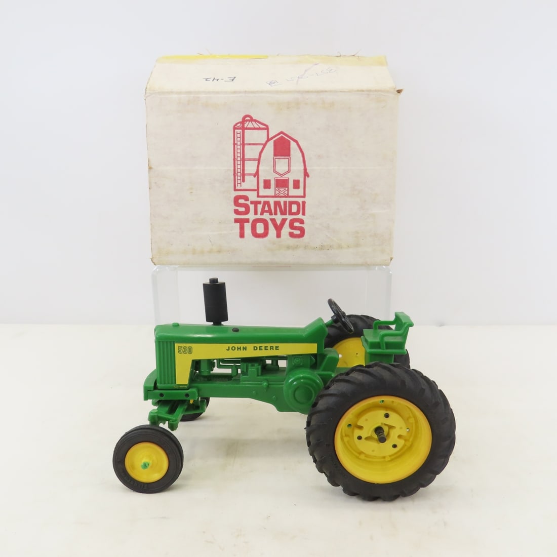 STANDI 1:16 John Deere 530 Plastic Tractor in Box: STANDI 1:16 John Deere 530 Plastic Tractor in Box - LOT SIZE: 9x6x6" 1 LB All information and photos, which are part of the description, are intended to be as accurate as possible, but errors