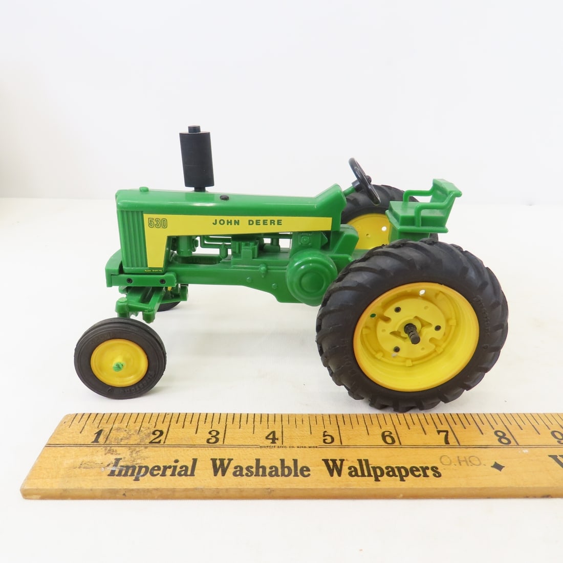 STANDI 1:16 John Deere 530 Plastic Tractor in Box - 3