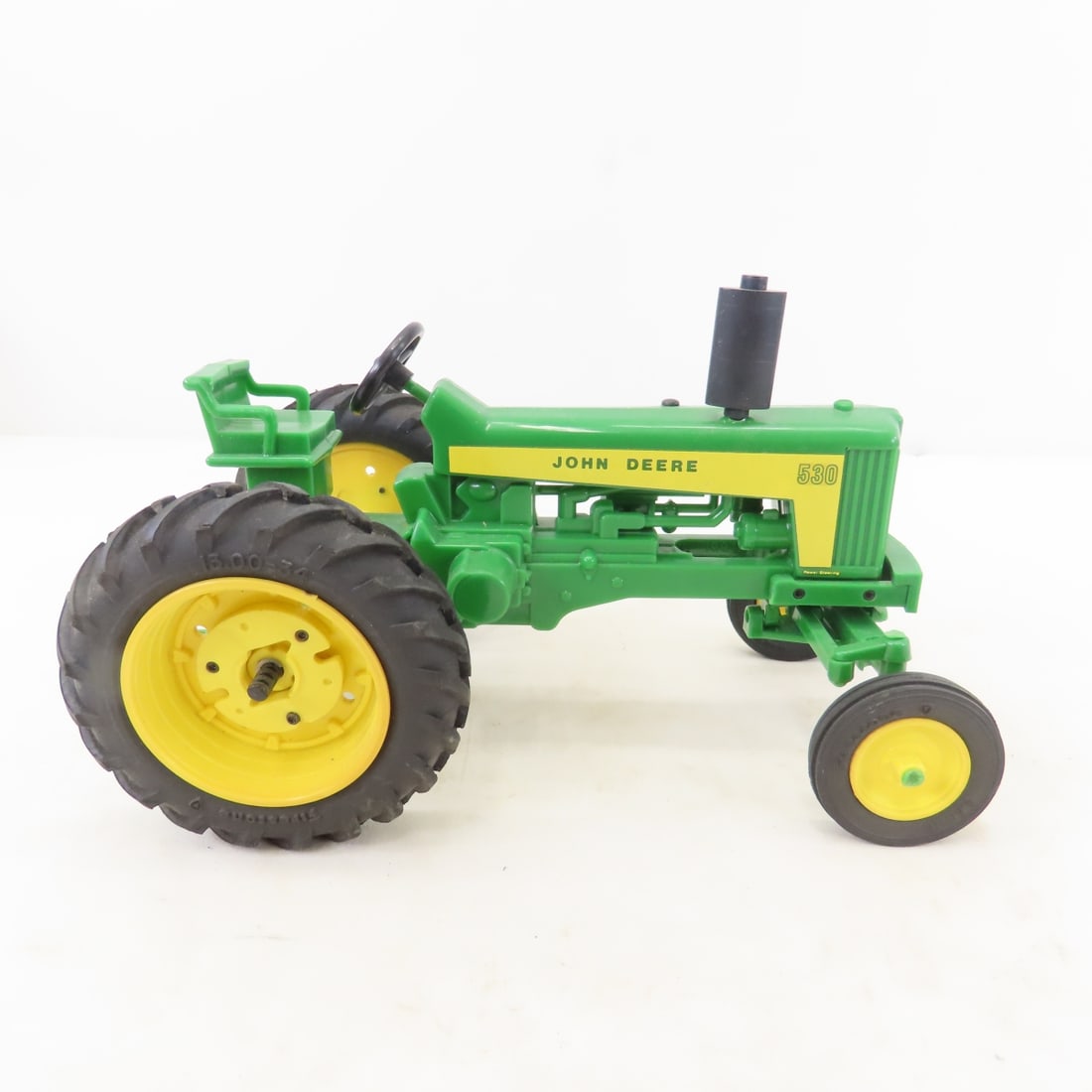 STANDI 1:16 John Deere 530 Plastic Tractor in Box - 7